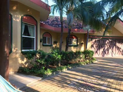 Casa de playa en venta ubicada en Las Veraneras Villas & Resort Sonsonate
