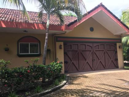 Casa de playa en venta ubicada en Las Veraneras Villas & Resort Sonsonate