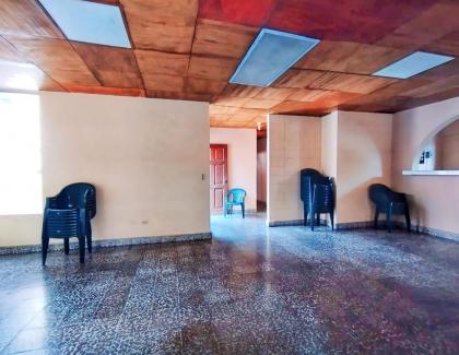 Casa en venta en Colonia Miramonte con apartamento