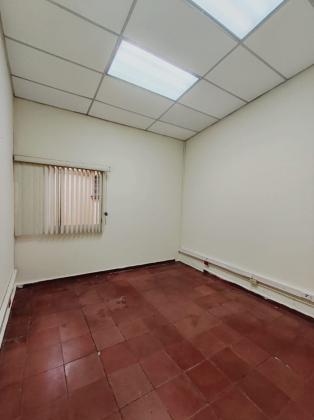 Alquiler de amplio local con 10 oficinas en colonia medica