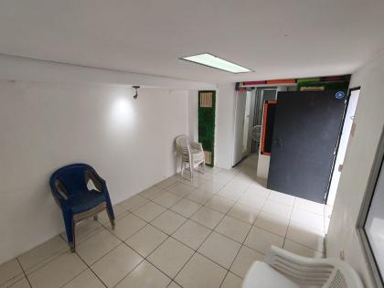 Local comercial u oficina en parte alta de Colonia Escalón