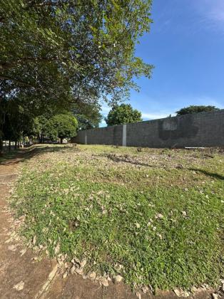 Terreno de esquina totalmente plano en Riverside Garden